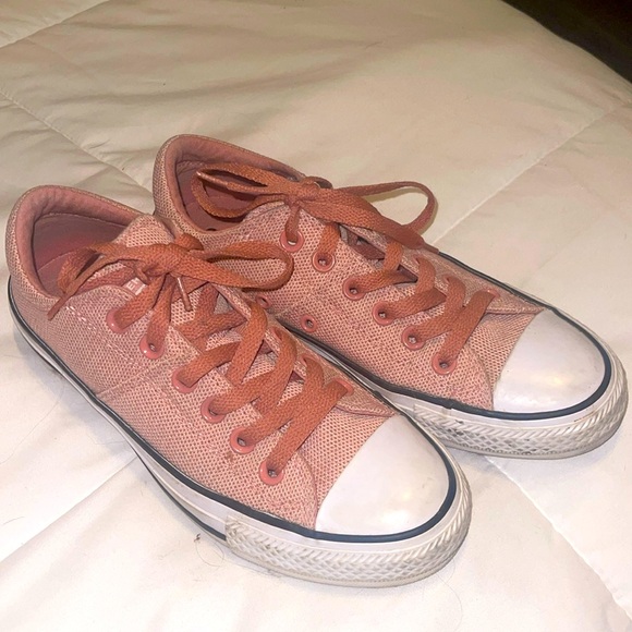 Pink converse size 7 - Picture 1 of 3